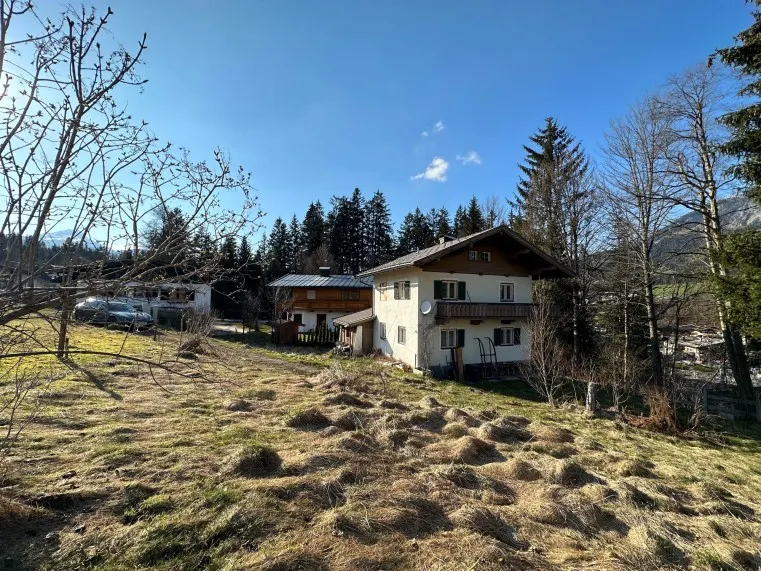GRUNDSTÜCK
