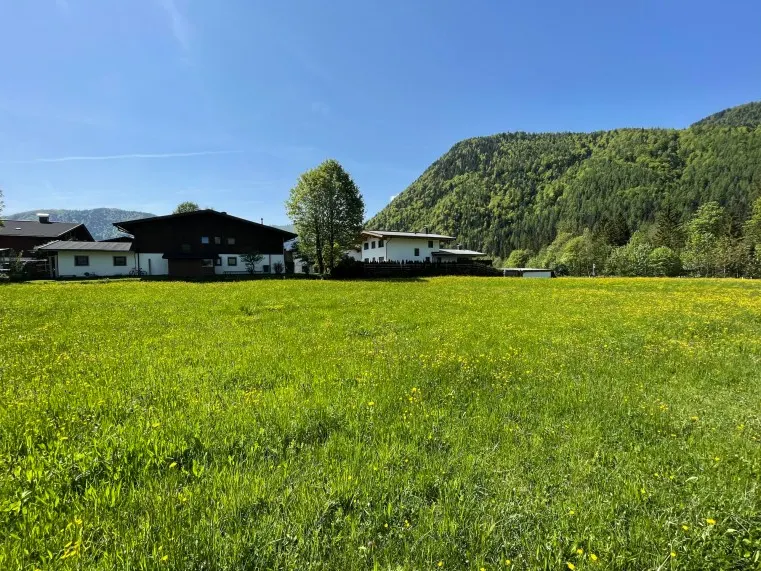 GRUNDSTÜCK