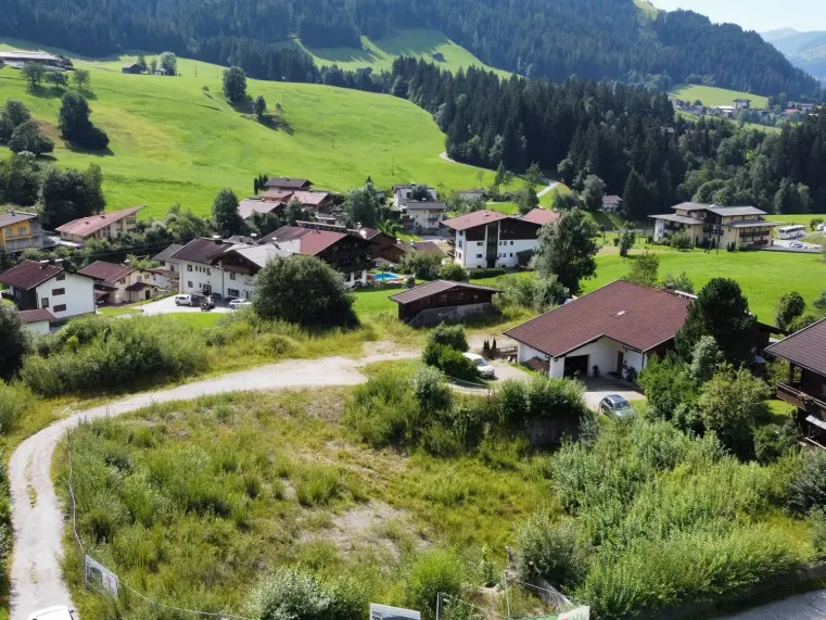 GRUNDSTÜCK