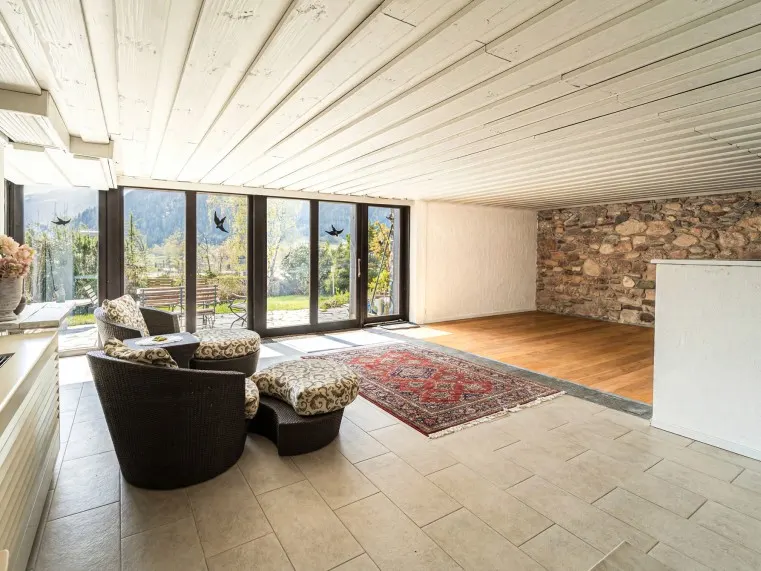 WOHNZIMMER UG