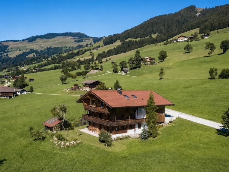 AUSSENANSICHT BAUERNHAUS