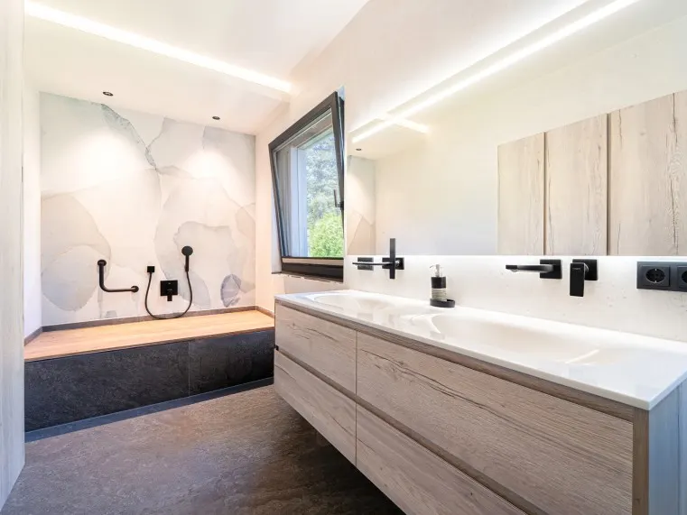 MASTERBADEZIMMER BADEWANNE