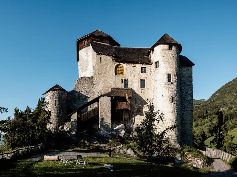SCHLOSS