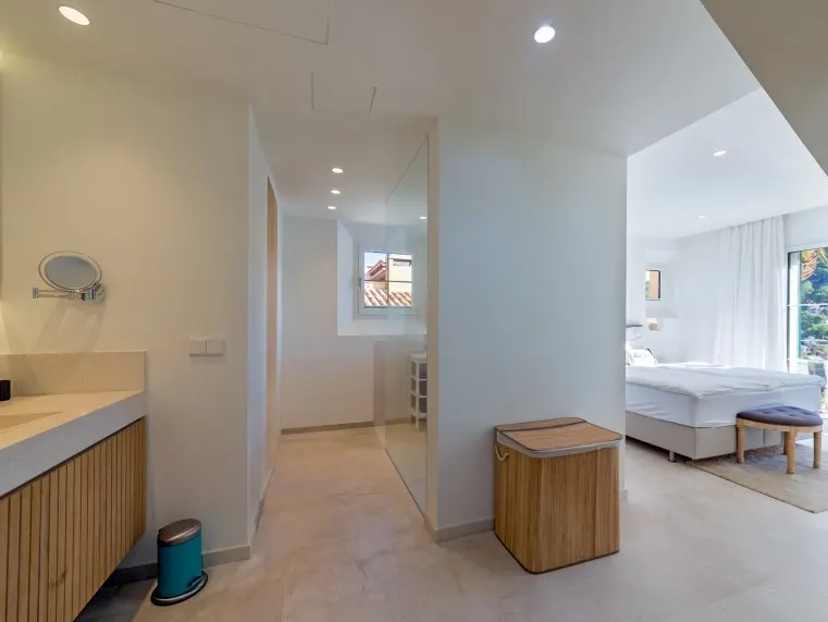 HAUPTSCHLAFZIMMER