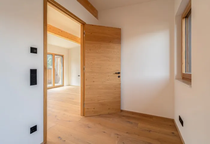 BEGEHBARER KLEIDERSCHRANK